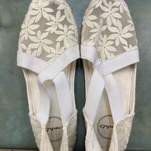 Elegant White Floral Espadrilles for Women